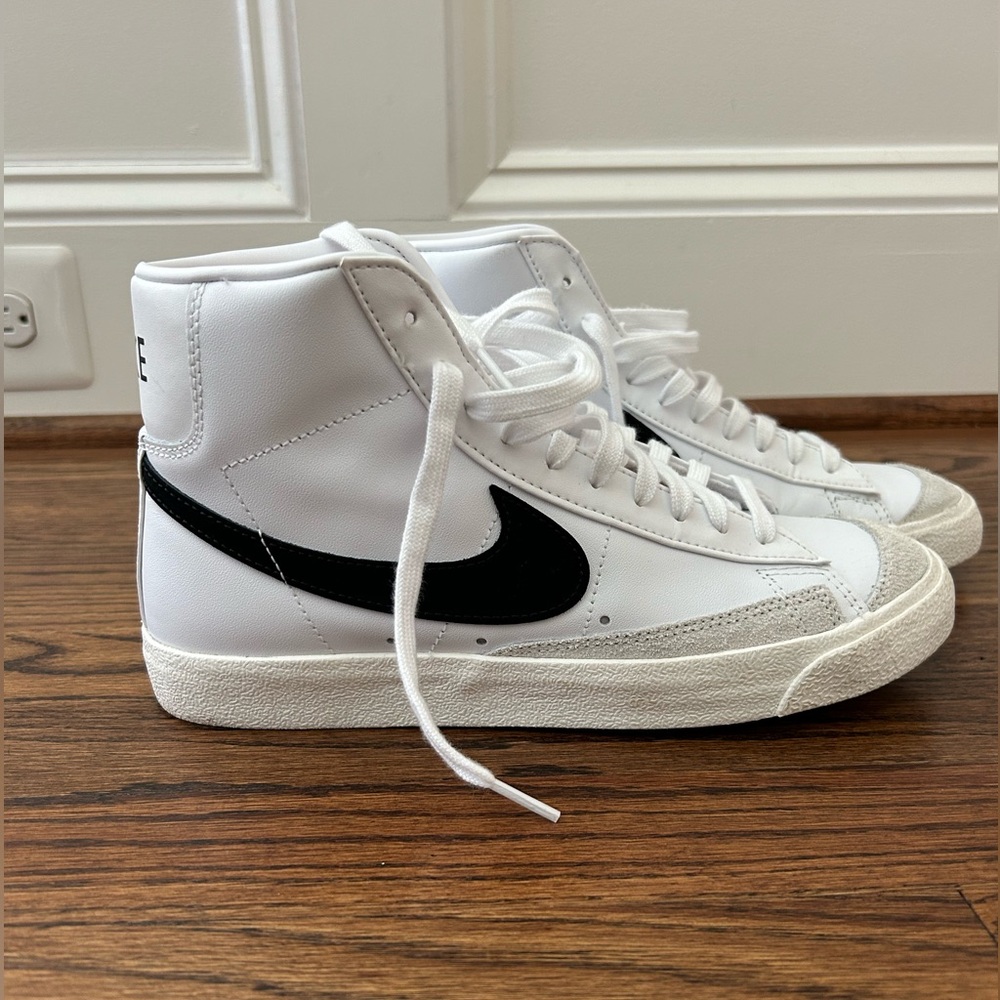 Nike Blazer Mid '77 Women’s size 9